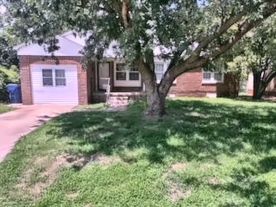 932 W Choctaw St