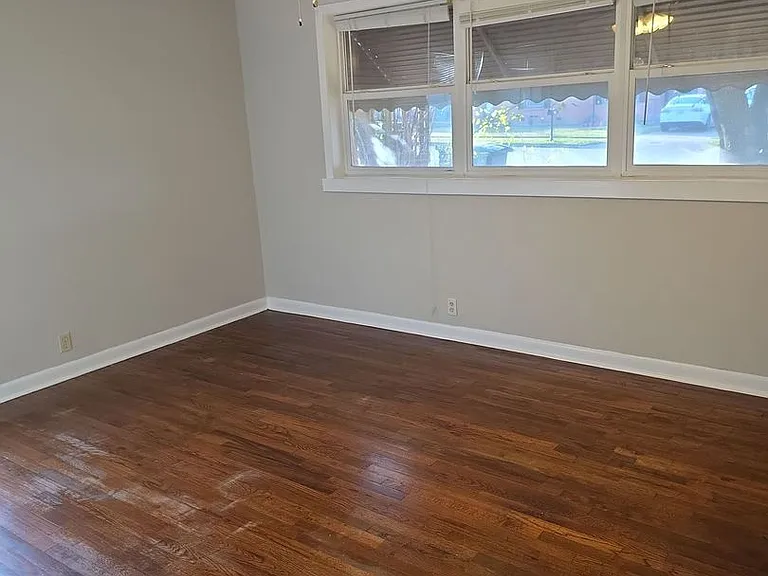 1811 W College St — Photo 9