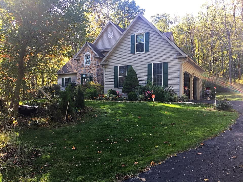2nd image of 580 Hexenkopf Rd