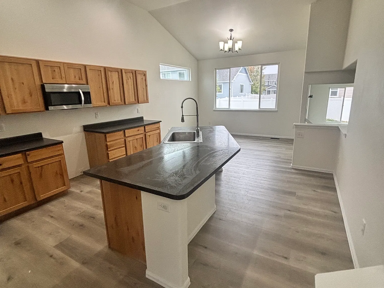 4 bed, 2800 sqft, $2,995 — Photo 2