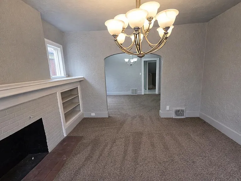 2530 Fullerton Ave — Photo 5