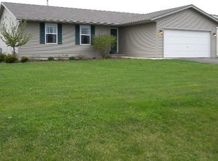 664 Ballymore Rd, Roscoe, IL 61073