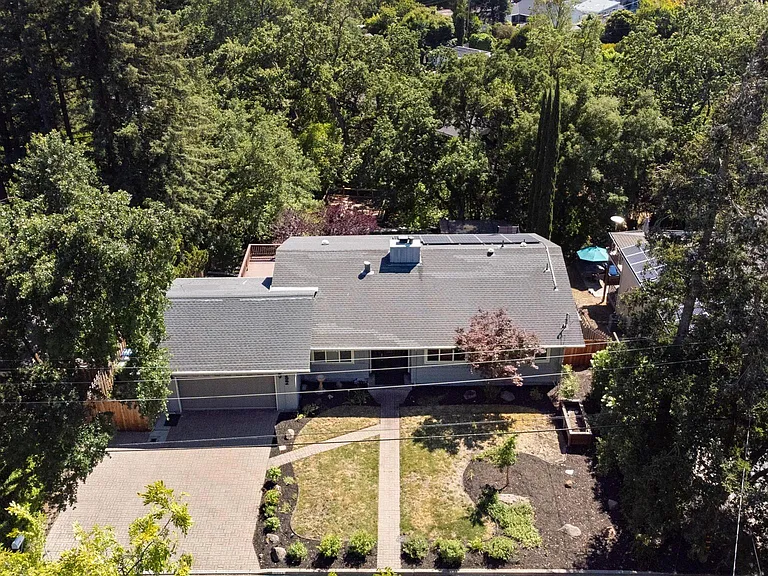 1021 Windsor Dr — Photo 33