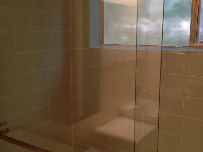 546 N Flores St #6 — Photo 12