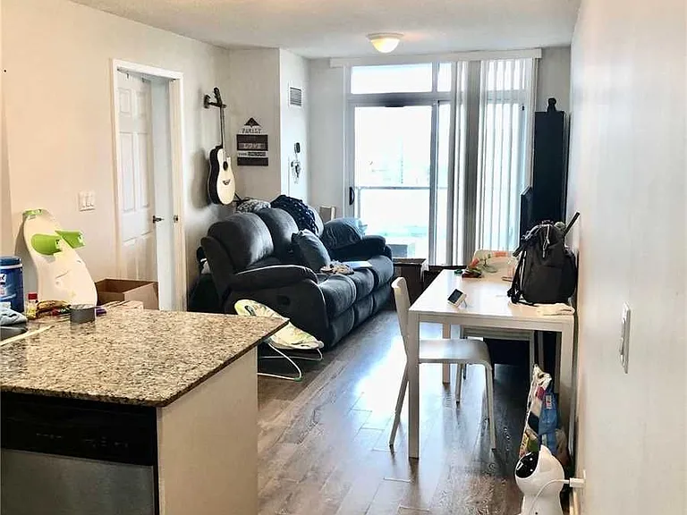 812 Lansdowne Ave #305 — Photo 4