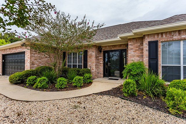 1st image of 642 Oak Hollow Dr
