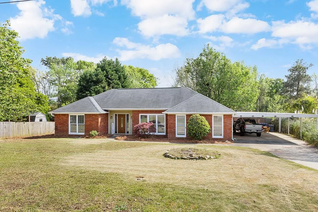 63 Lee Road 555 photo 1