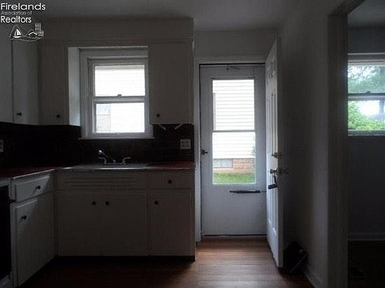 3rd image of 1133 W 23rd St
