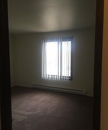3rd image of 16634 Crescent Ave APT 2E