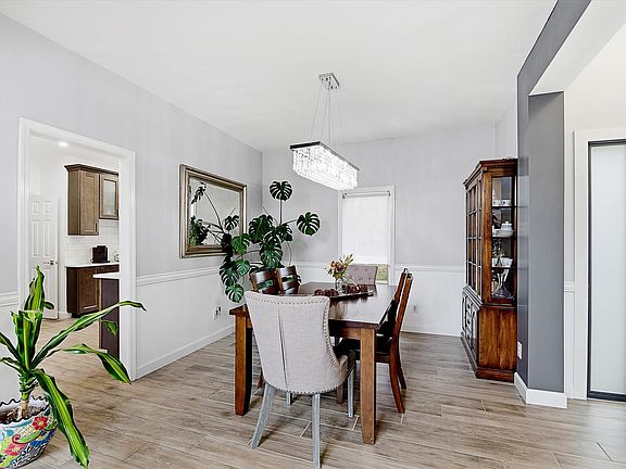 4th image of 1479 Beaconfield Ct