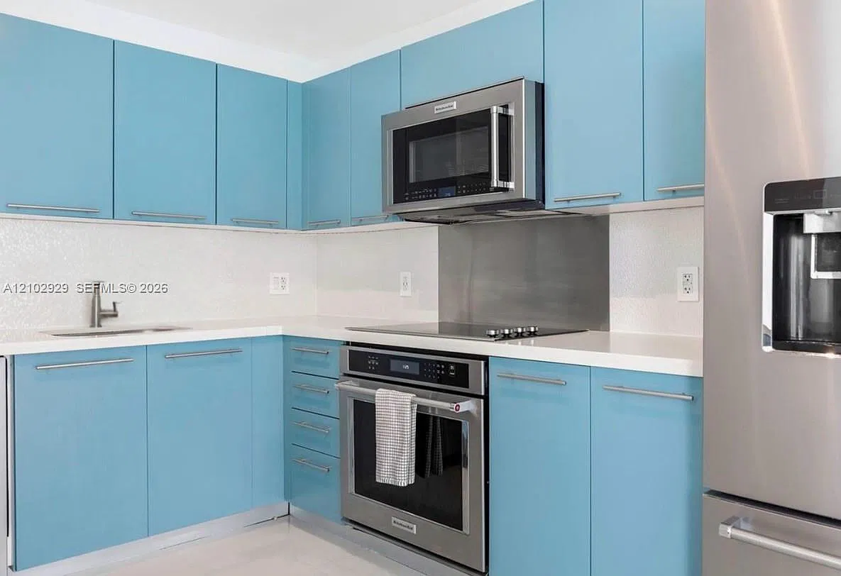 Ivy Condo — Photo 1