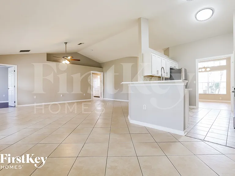 3811 Trenton Ln — Photo 7