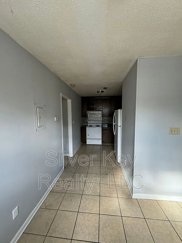 1 bed, 1.0 bath, $775 — Photo 2