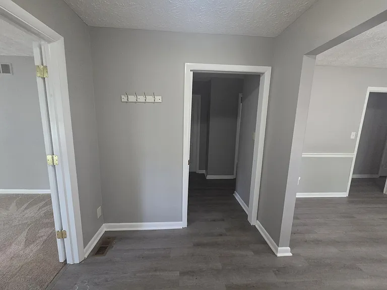 3334 Nevius Dr — Photo 2