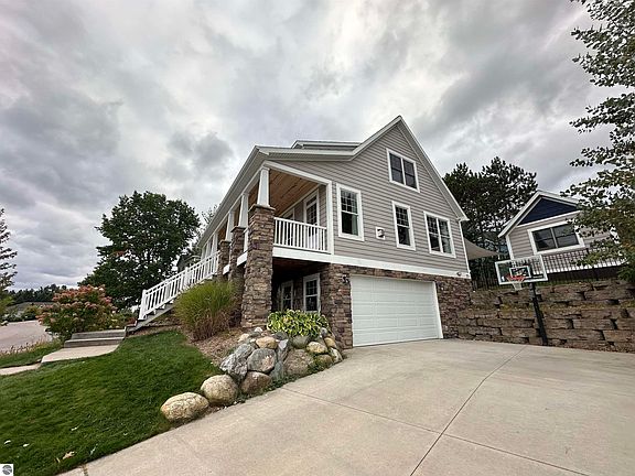 5th image of 10668 Shrewbury St