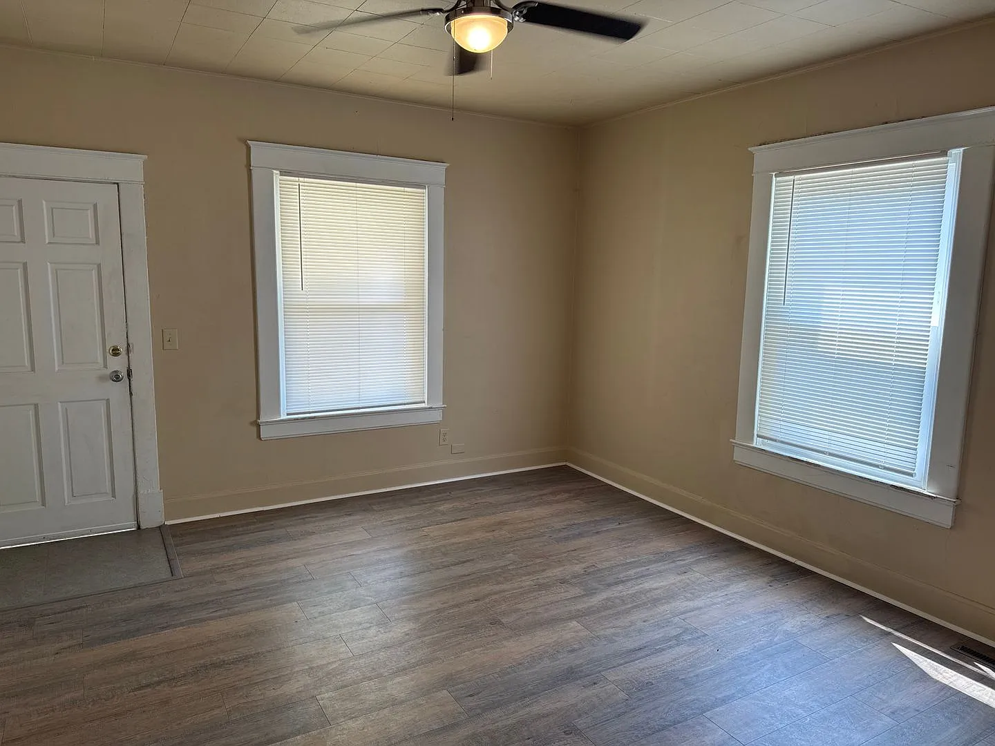 3 Bedroom 1 Bathroom home for $895! — Photo 2