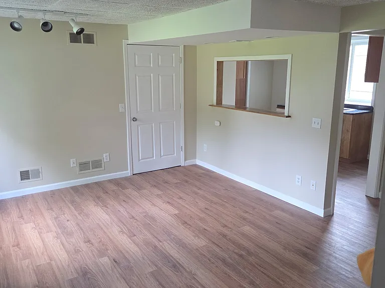 22115 Springbrook Ave — Photo 3
