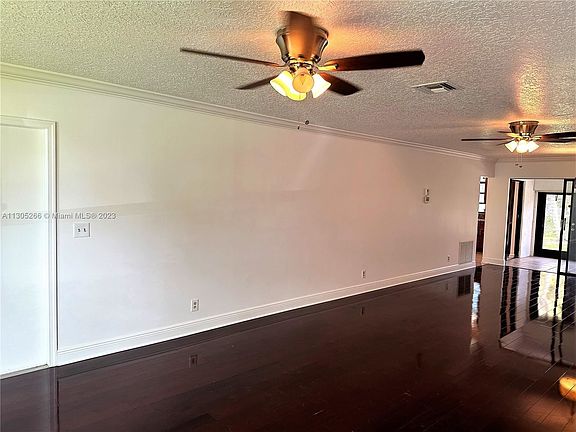 5th image of 4742 Greentree Rd APT B