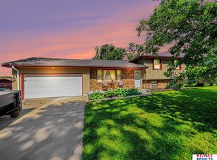 20272 Pinkney St, Elkhorn, NE 68022