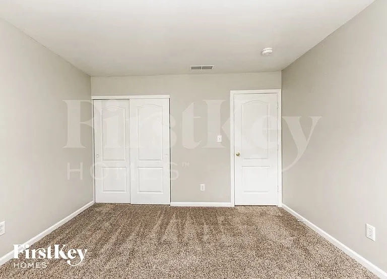 1795 Valleywood Dr — Photo 4