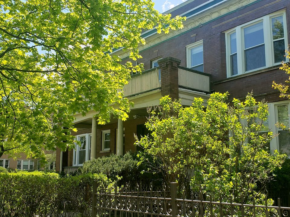 2nd image of 1403 W Belle Plaine Ave