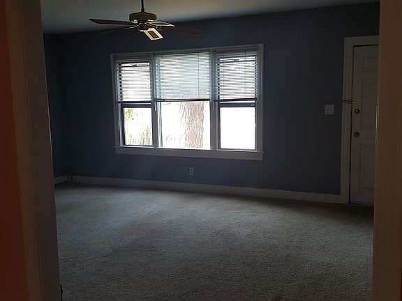 4th image of 15824 Hartland St