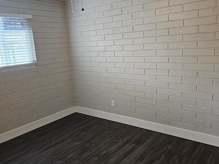 9625 N 10th Ave #5 — Photo 8