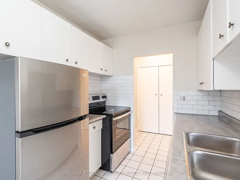 2433 1st St #9 — Photo 14