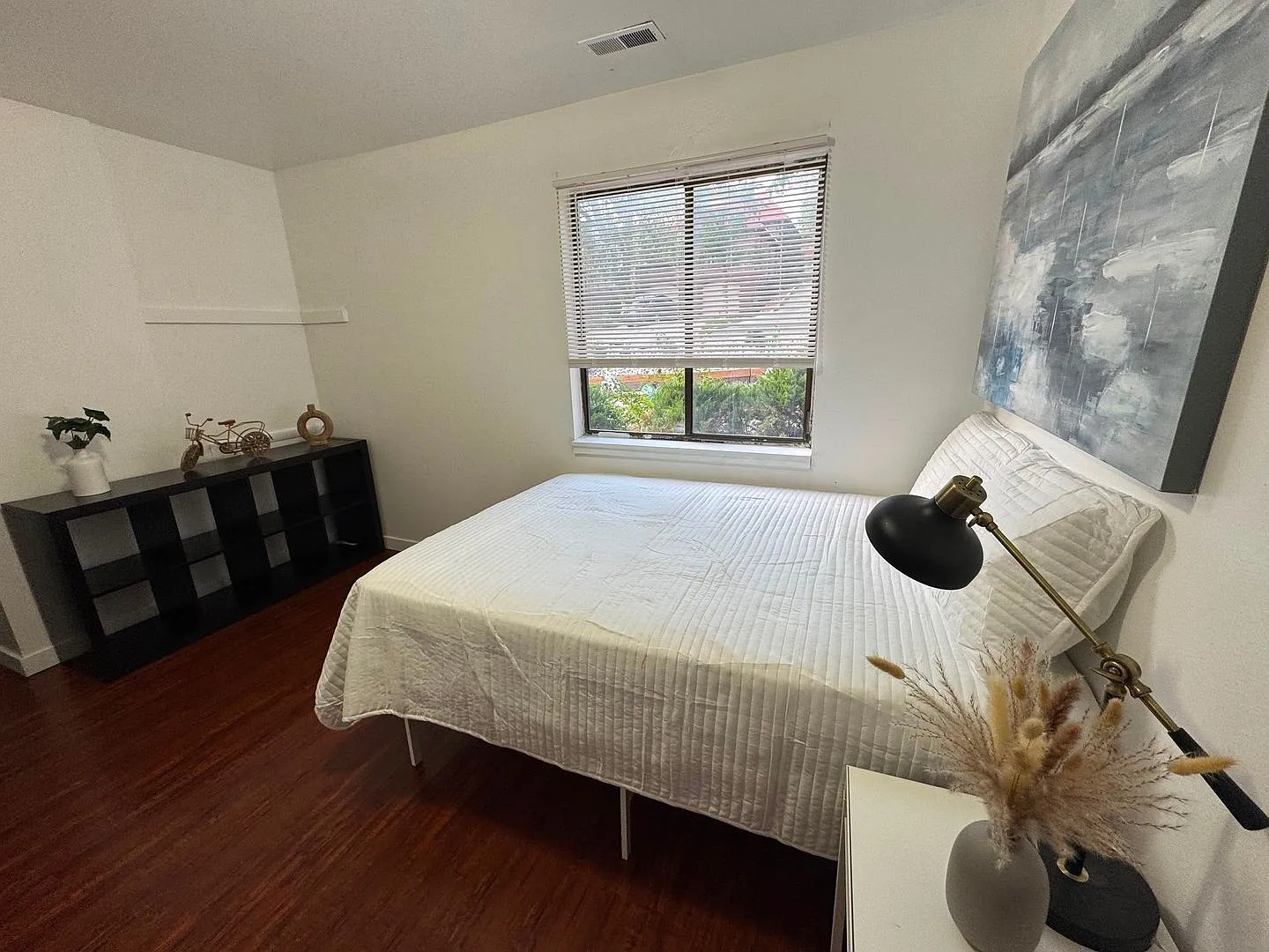 Spacious Private Furnished Room Downtown Salt Lake Amazing location — Photo 3