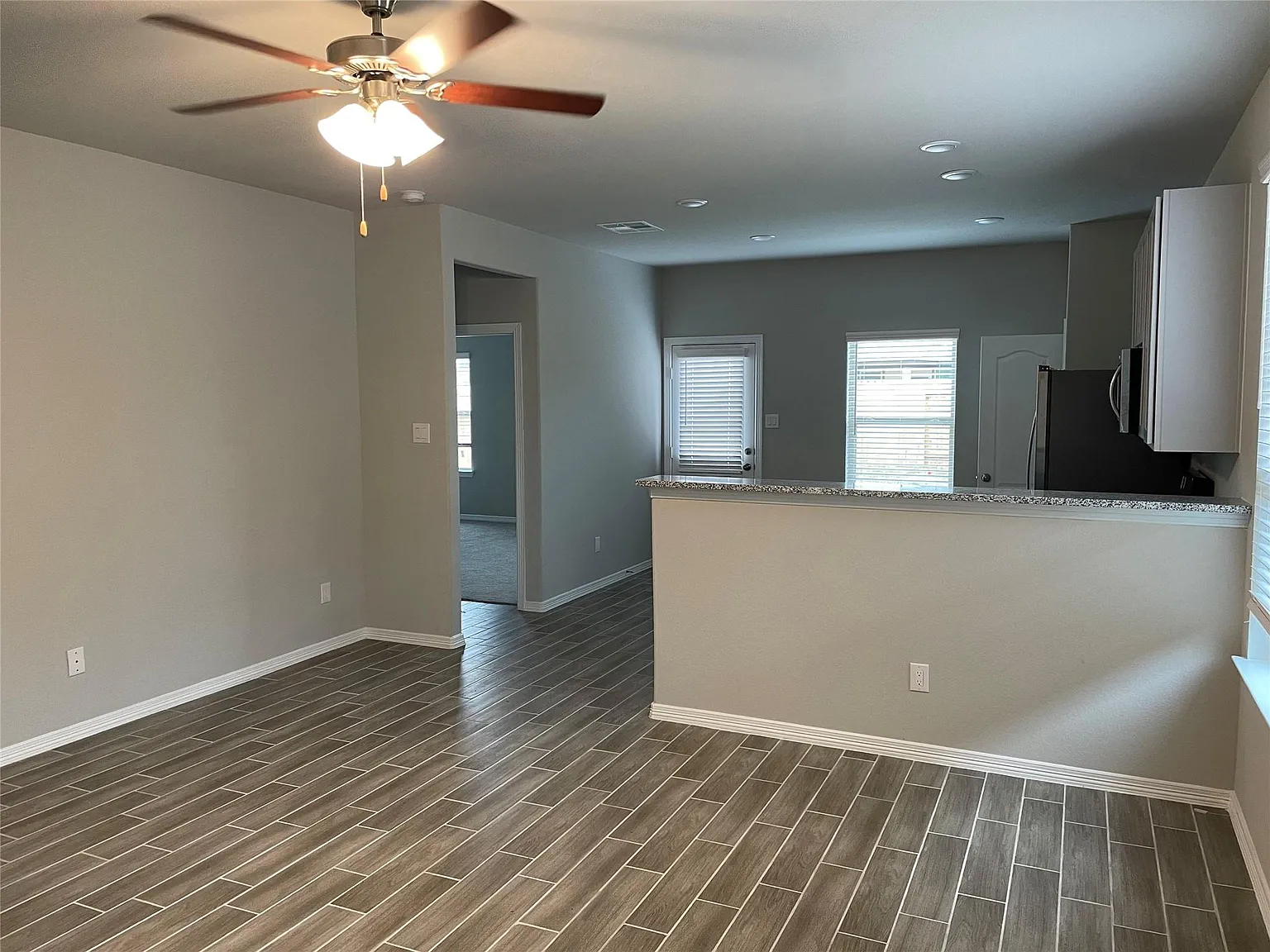 3 bed, 2.0 bath, 1251 sqft, $1,755 — Photo 3