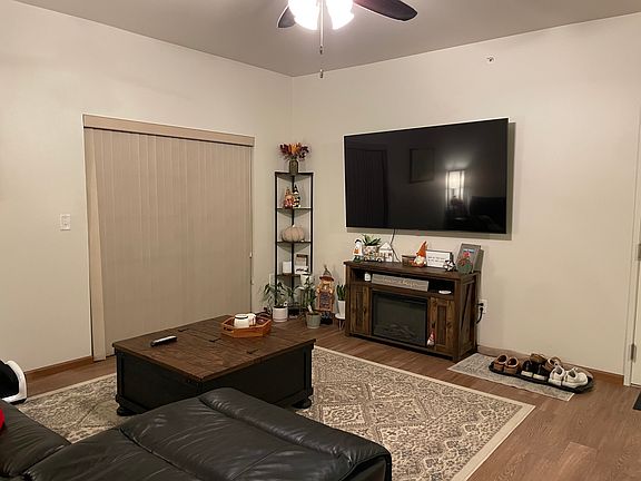 5th image of 621 Lilac St APT 1