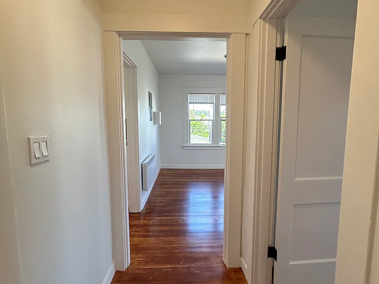 1223 W Nickerson St #8 — Photo 2