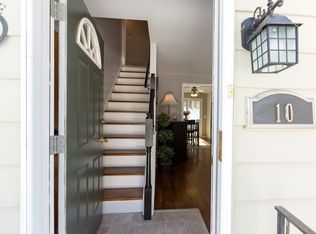 10 Dover Pl, Halfmoon, NY 12065