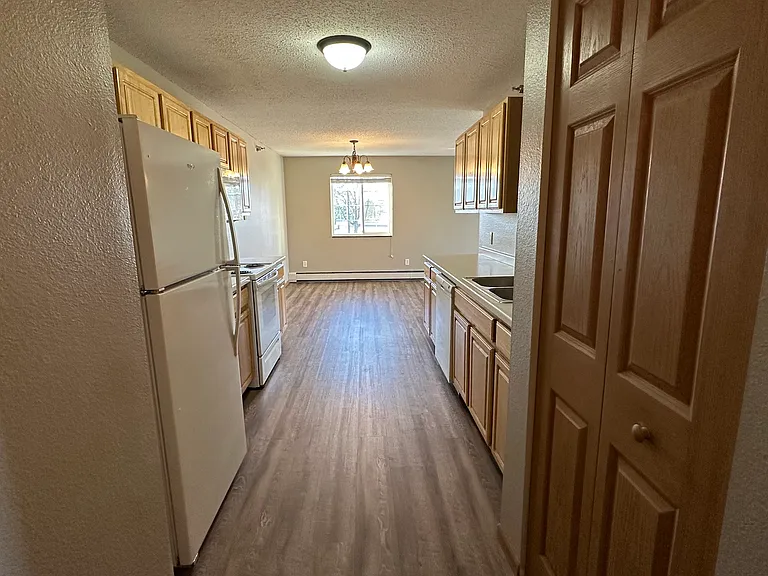 Meadowlark Apartments — Photo 15