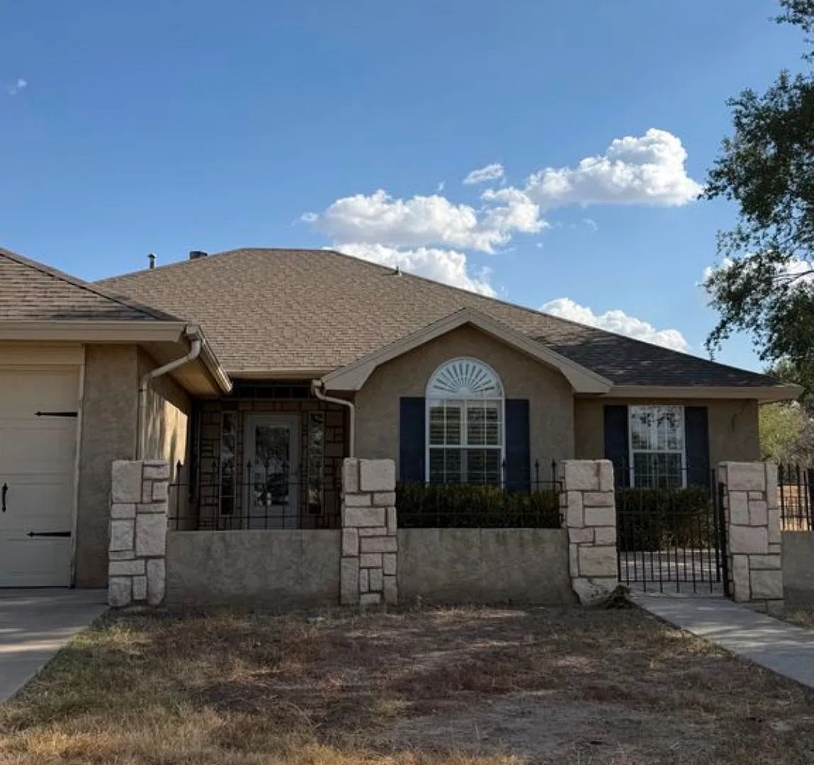 Private Shallowater 4 Bedrooms 2 Bath, 1 Acre Lot — Photo 3