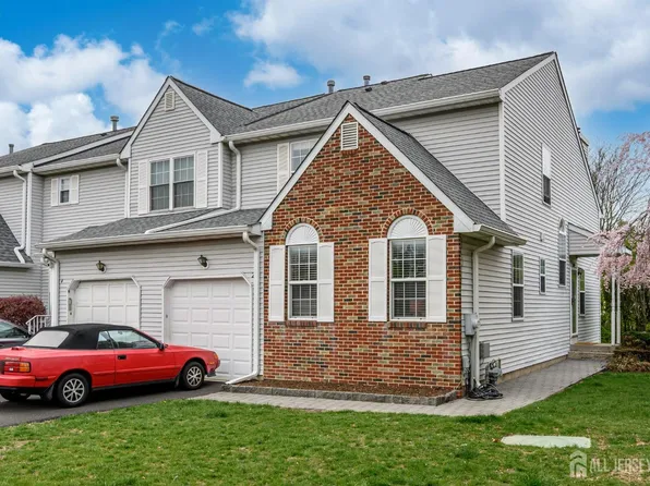 2 Crockett Ln, Ewing, NJ 08628