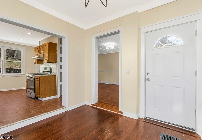 16 Tisco Ave — Photo 4