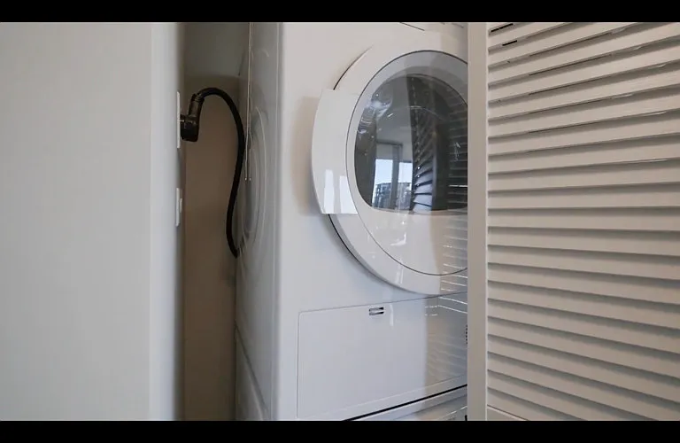 40 E Delaware Pl — Photo 9