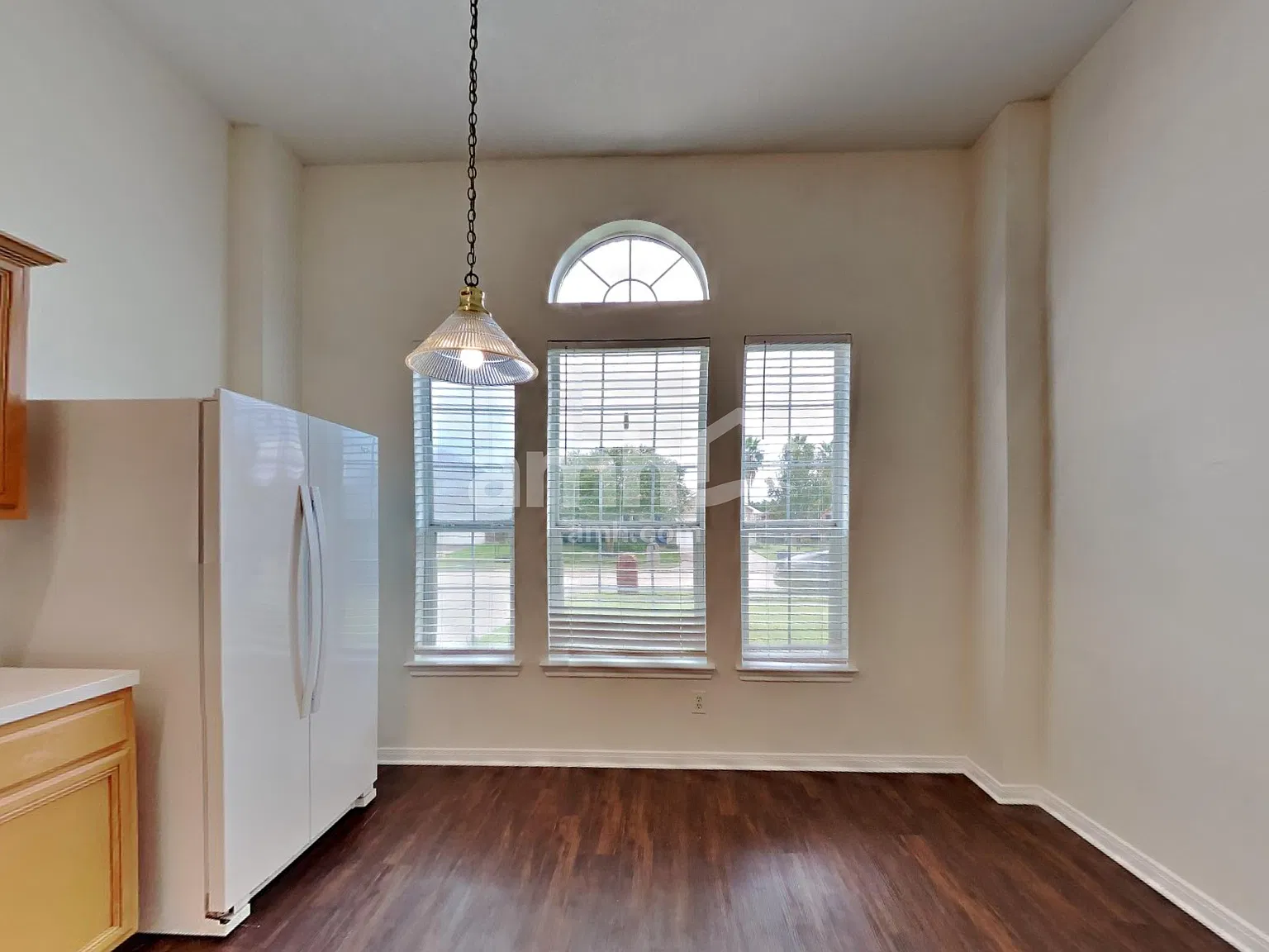 3 bed, 2.0 bath, 1611 sqft, $2,185 — Photo 4