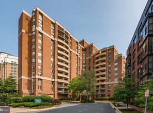 4808 Moorland Ln APT 501, Bethesda, MD 20814