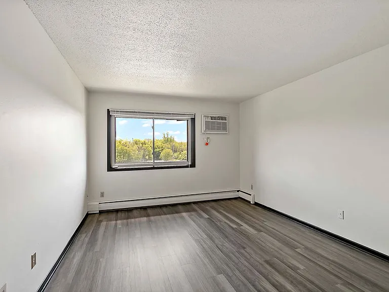 Winnetka Village Apts — Photo 29