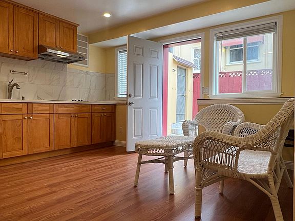 4th image of 842 Monterey Blvd #1