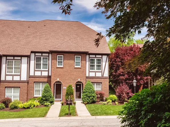 824 Kingsberry Cir, Pittsburgh, PA 15234