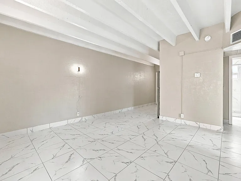 812 19th St #1 — Photo 3