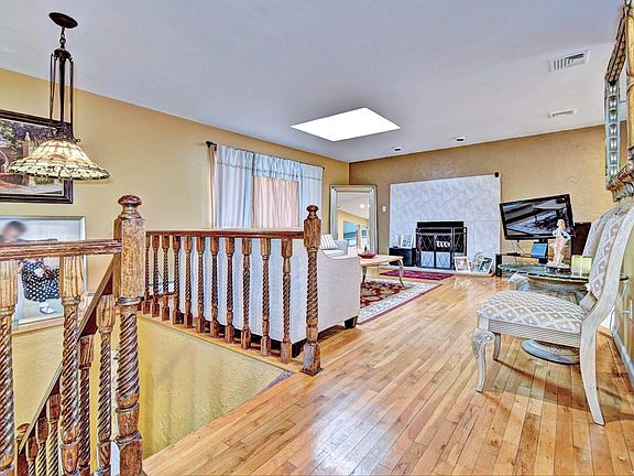 5th image of 84 Shore Rd