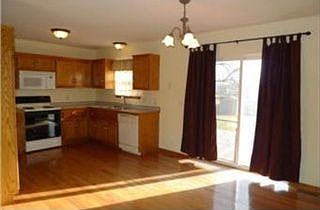 4th image of 209 E 22nd Ter