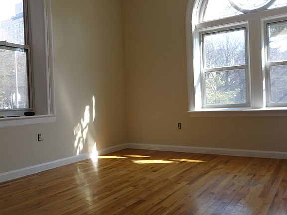 2nd image of 490 Ocean Pkwy APT 19