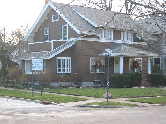 3rd image of 320 Irving Ave