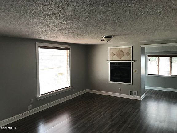 4th image of 6989 East Ln