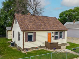 423 9th Ave SW, Minot, ND 58701